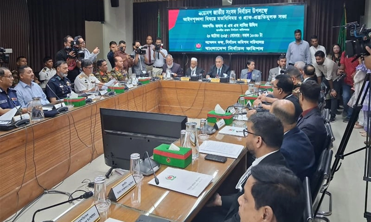 আইনশৃঙ্খলা বাহিনীর সঙ্গে ইসির বৈঠক শুরু